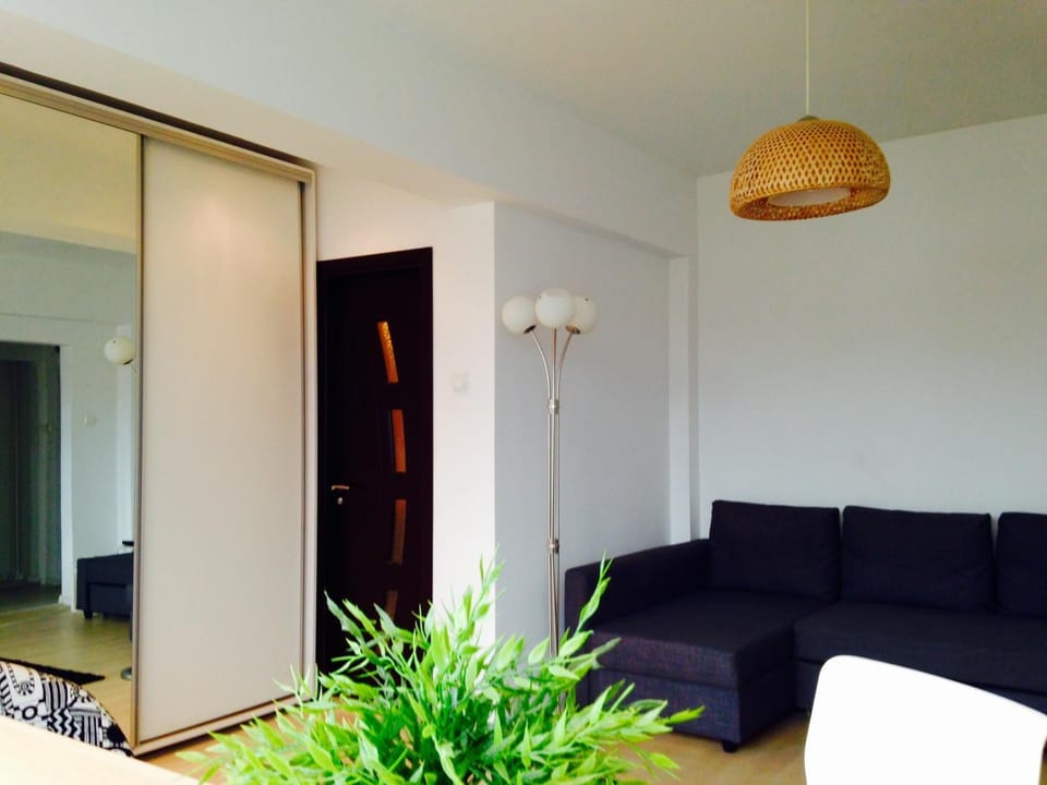 Spring, Bed, Day, Photo of the whole room, On site