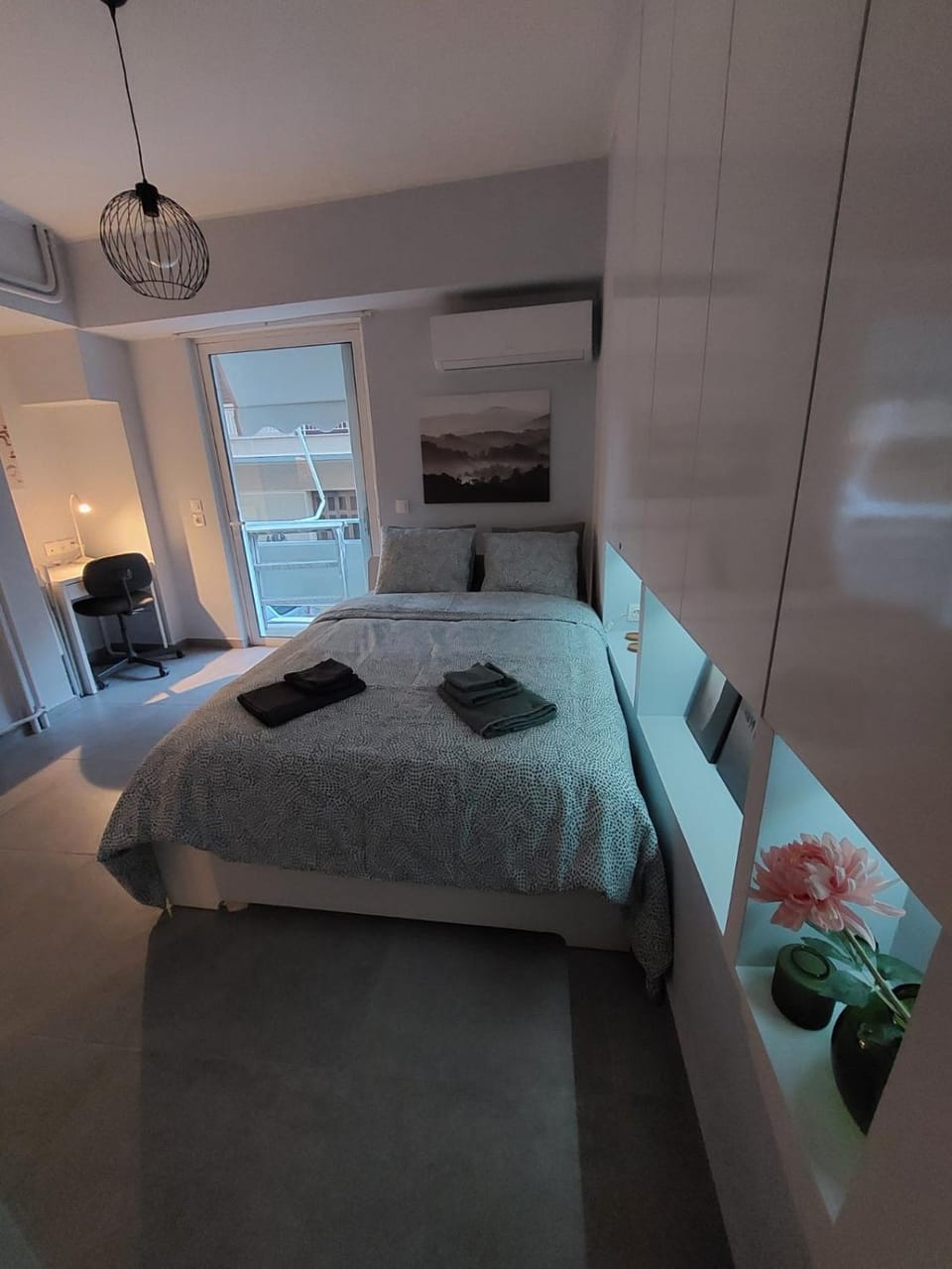 Bed, Bedroom, towels