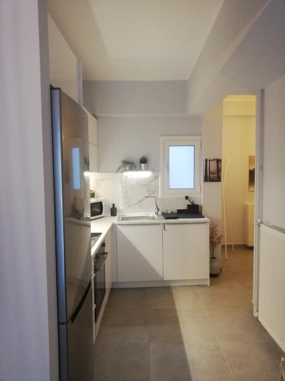 Kitchen or kitchenette, minibar, stove