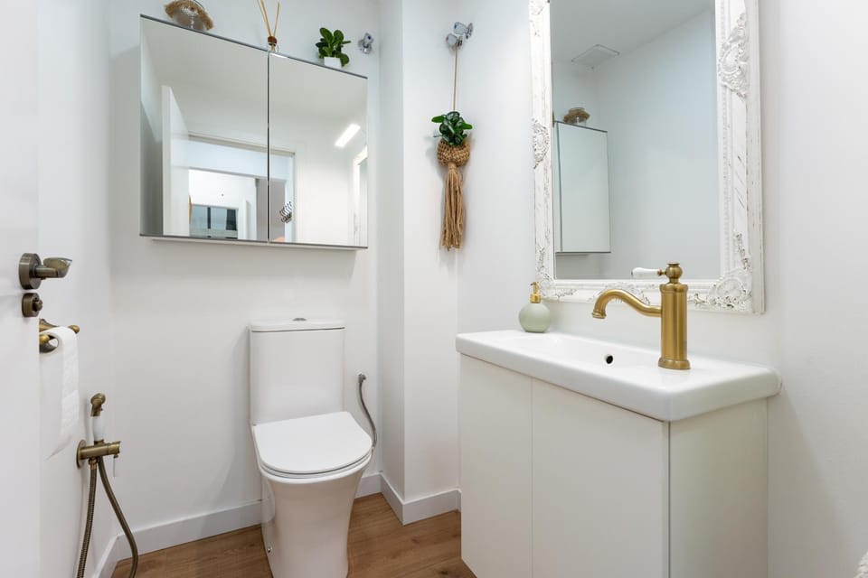 Bathroom, Living room