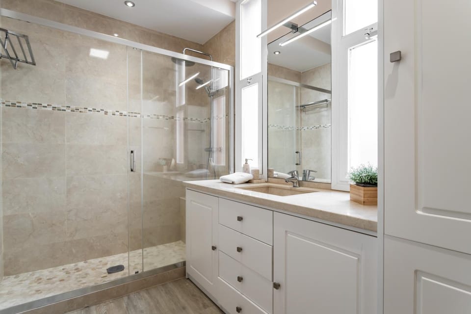 Shower, Bathroom, towels