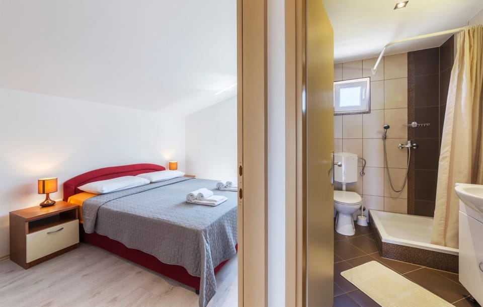 Shower, Toilet, Bedroom