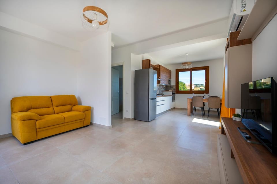 Kitchen or kitchenette, Living room, Seating area