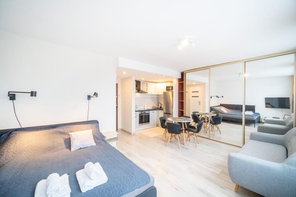 Bed, Living room, Photo of the whole room, Seating area, Bedroom