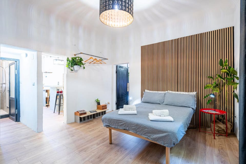 Bed, Living room