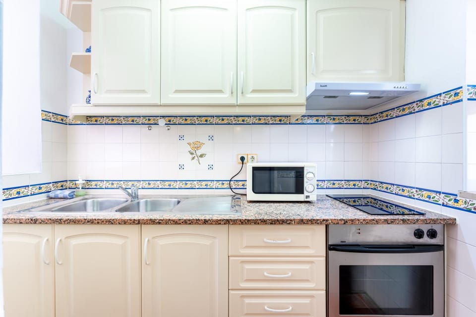 Kitchen or kitchenette, minibar, pet friendly, stove