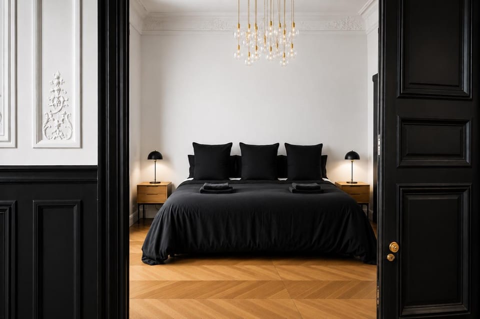 Suite Avenue des Champs-Élysées : Luxe Parisien Apartment in Paris