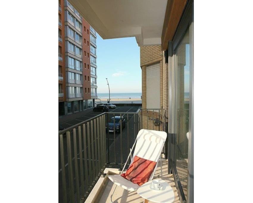 PARA 0101 - modern appartement voor 6 pers Apartment in De Panne