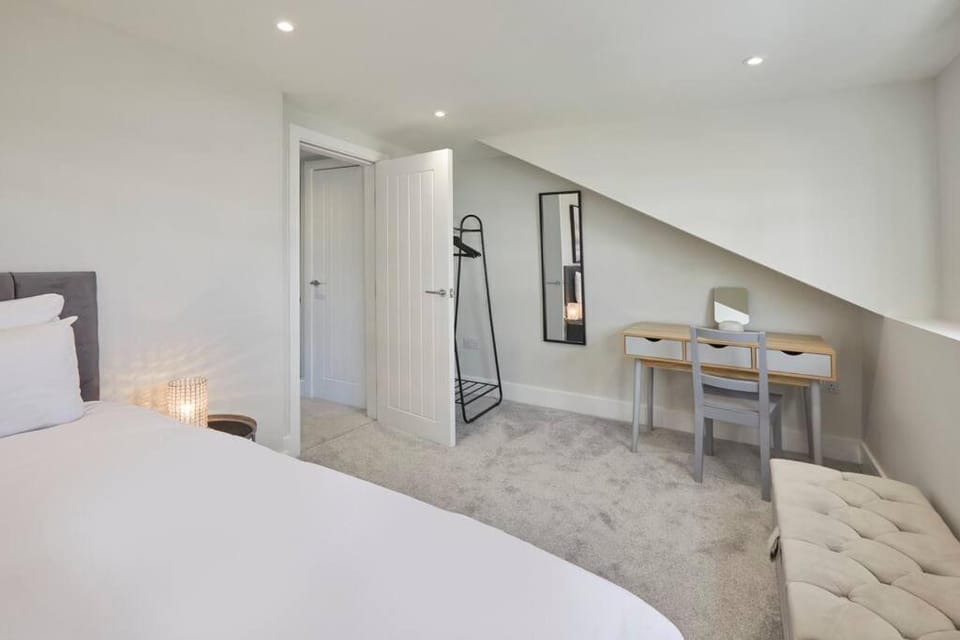 Grace's Loft - Near Beach - WiFi - Sleeps 3 Apartment in Scarborough