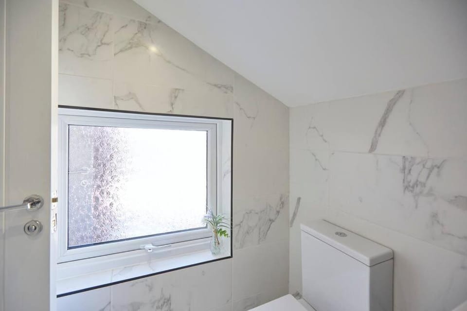 Grace's Loft - Near Beach - WiFi - Sleeps 3 Apartment in Scarborough