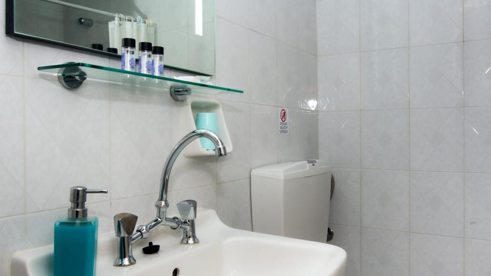 Bathroom, towels