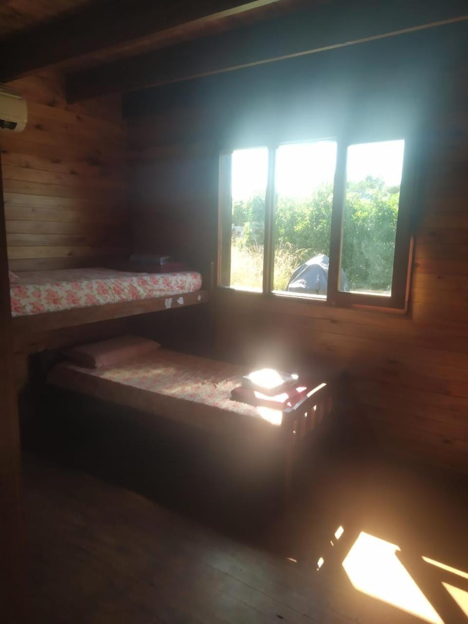 Cabaña de madera en barrio Las Lomas Miramar House in Miramar