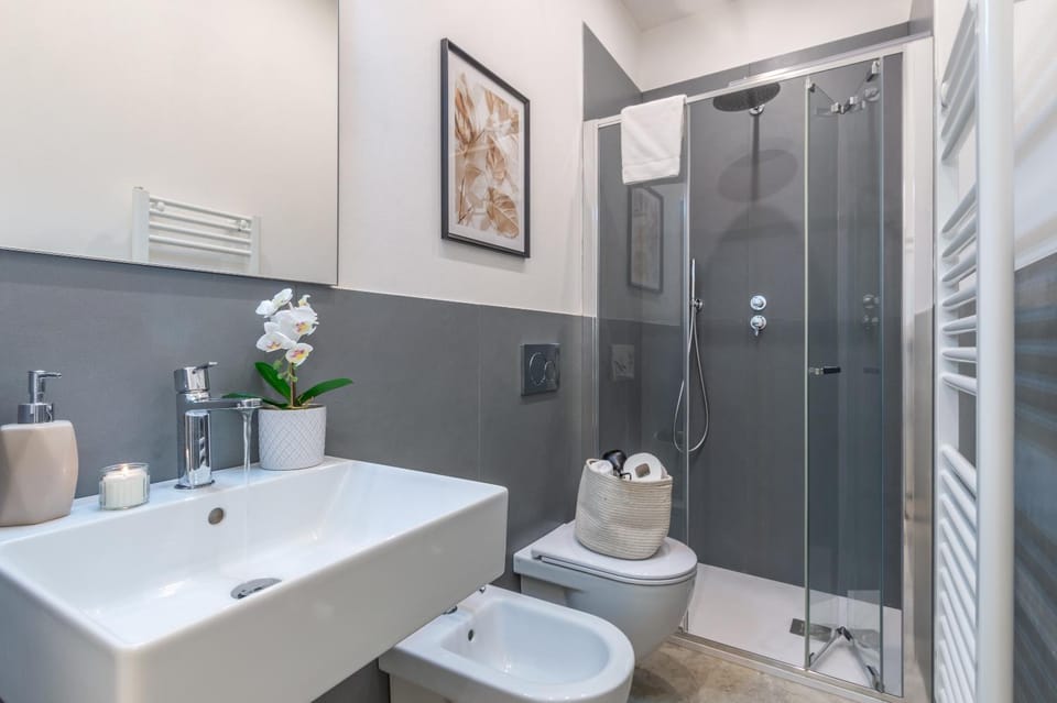 Shower, Bathroom, towels