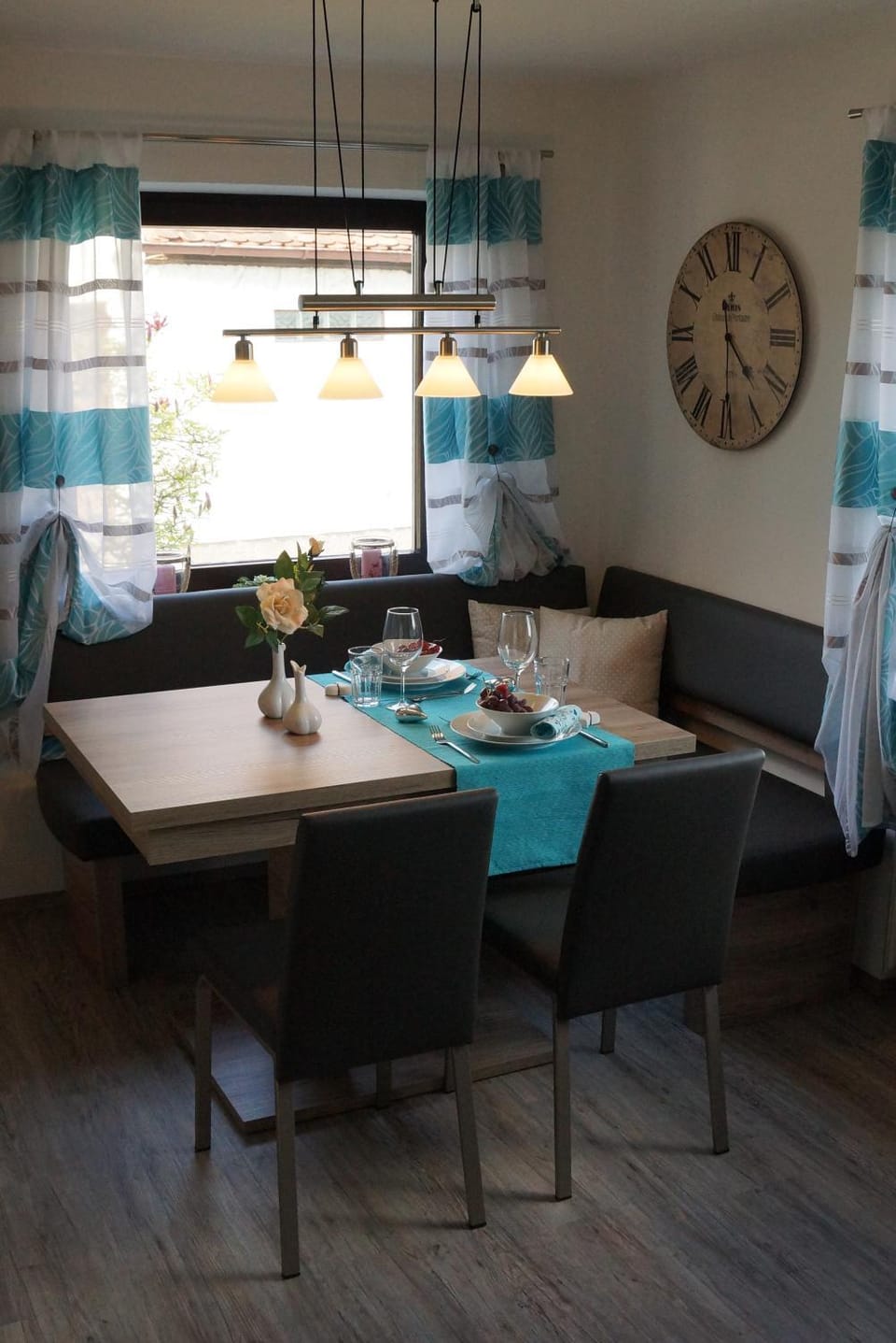 Seating area, Dining area, Food, Lunch, Dinner, kitchen