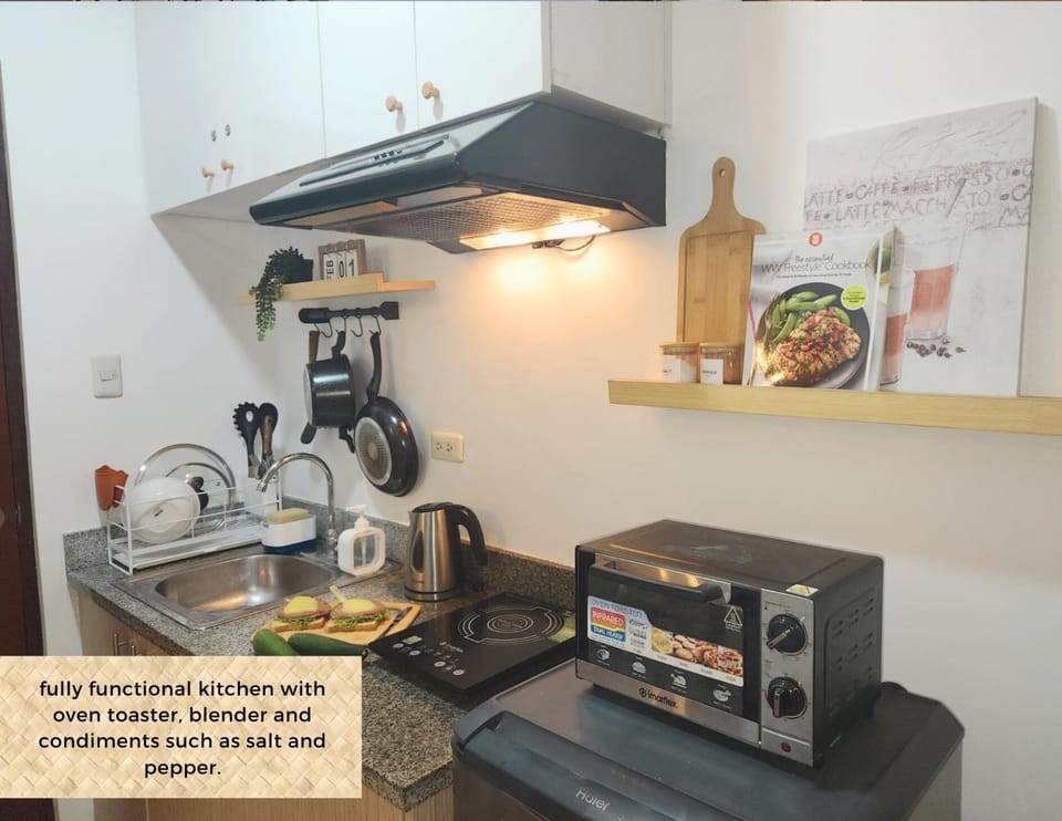 Kitchen or kitchenette, pet friendly, stove, toaster