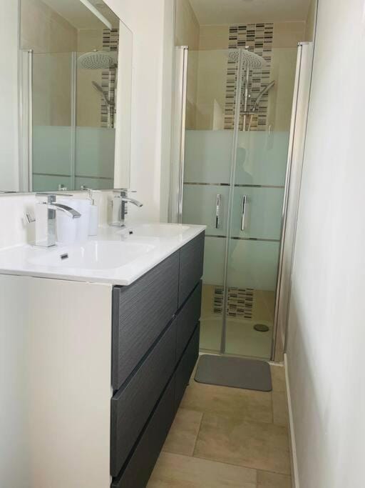 Shower, Bathroom