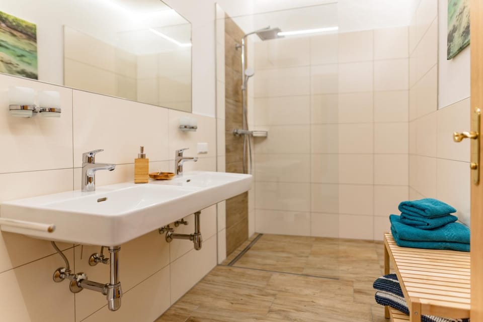 Shower, Bathroom, towels