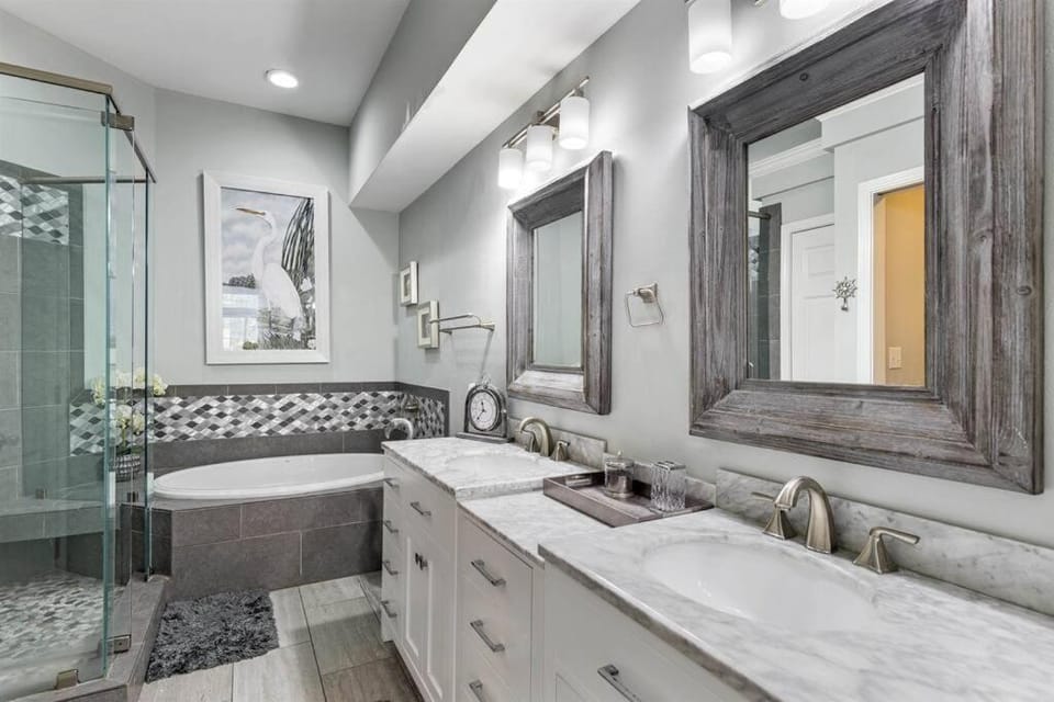 4 Br - 3 Ba Townhouse Walkable to Pool Apartment in Miramar Beach
