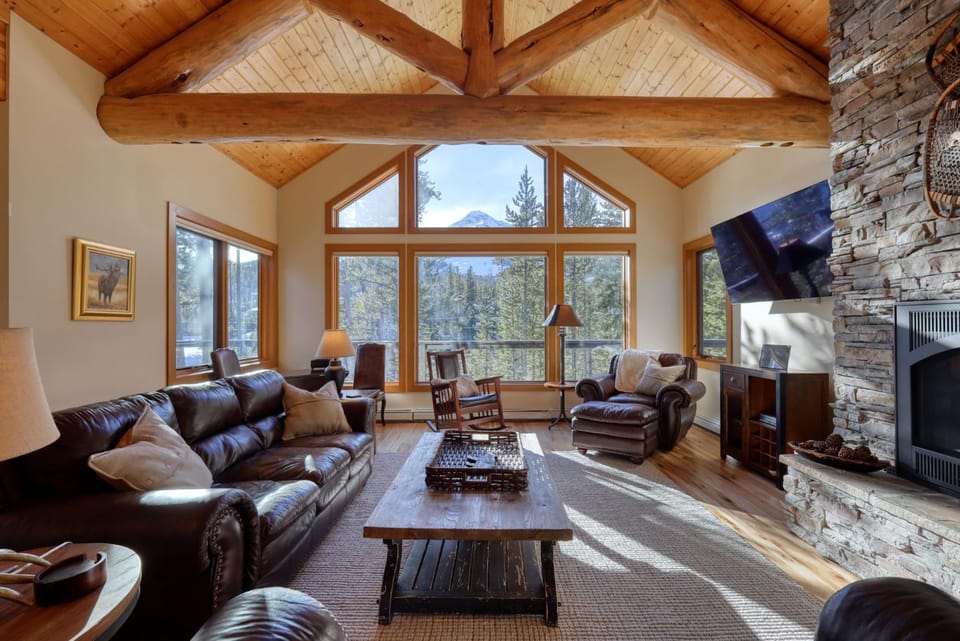 Rising Bull Lodge House in Big Sky