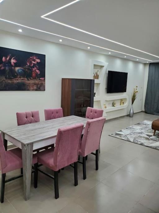 Stylish 3 bedroom apartment close to the Pyramids and Grand Egyptian Museum Apartment in Egypt