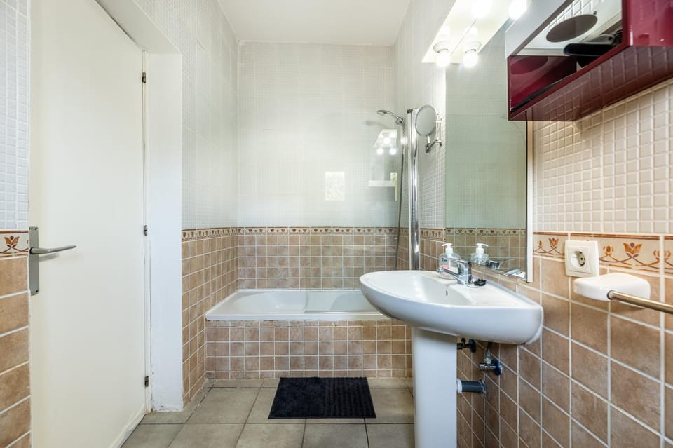 Bathroom, Living room