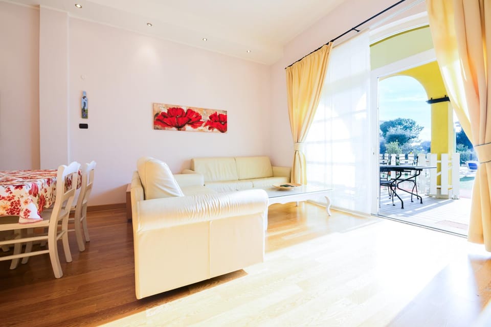 Patio, Day, View (from property/room), Balcony/Terrace, Living room, Seating area, Dining area