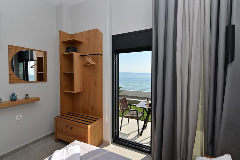 Photo of the whole room, Sea view, wardrobe