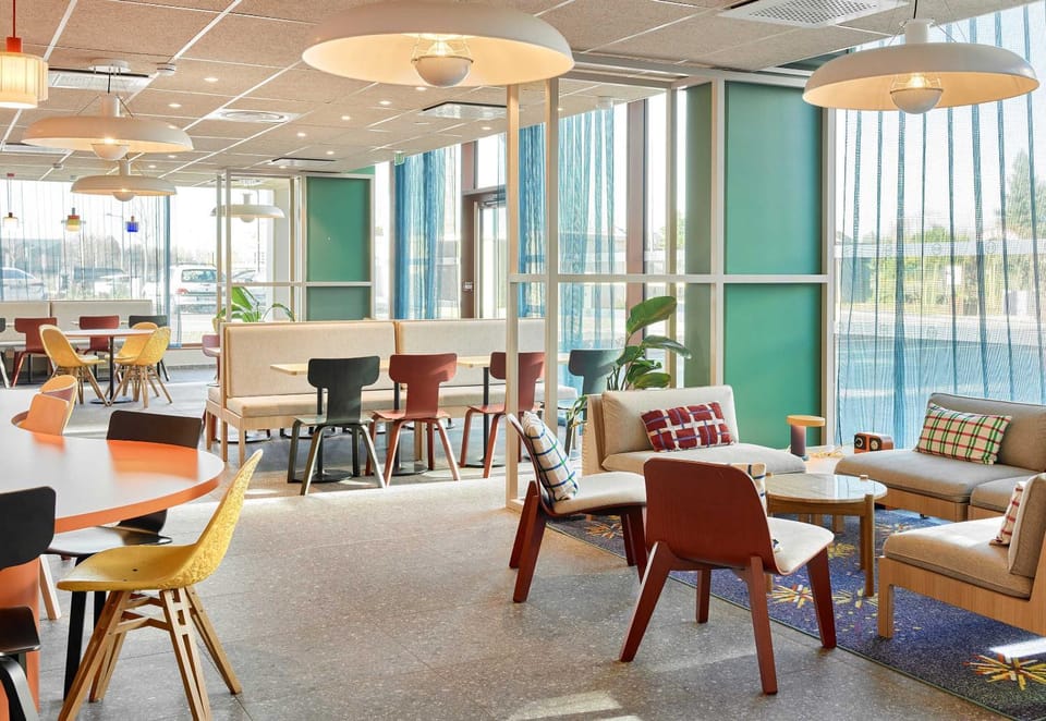 Restaurant/places to eat, Seating area