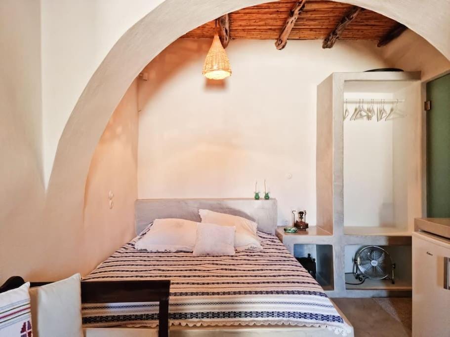 Abella Cave, Kythnos House in Kea-Kythnos