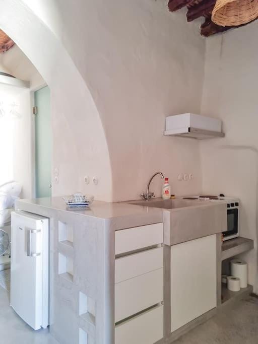 Abella Cave, Kythnos House in Kea-Kythnos