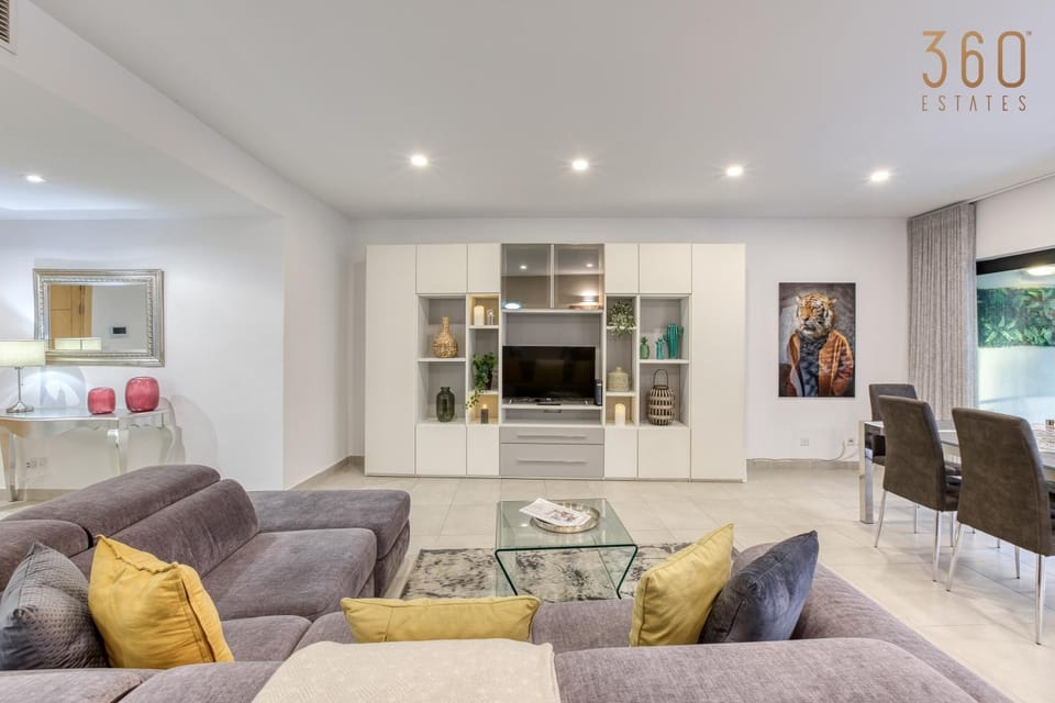 Communal lounge/ TV room, TV and multimedia, Kitchen or kitchenette, Living room, Seating area, Evening entertainment