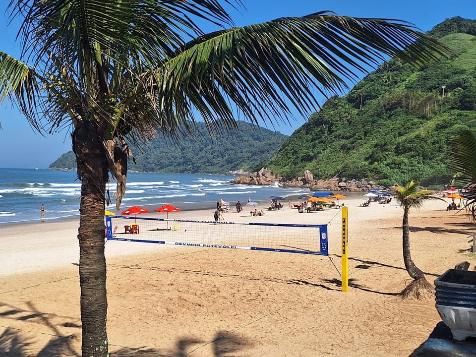 Duplex pé na areia, praia do Tombo - Guarujá/SP. Apartment in State of São Paulo