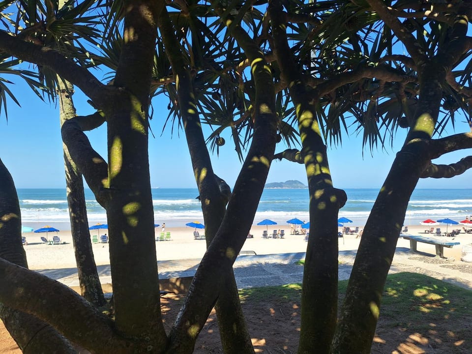 Duplex pé na areia, praia do Tombo - Guarujá/SP. Apartment in State of São Paulo