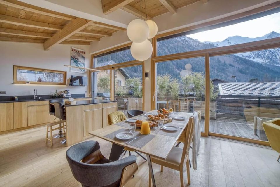 Kitchen or kitchenette, Dining area, Mountain view