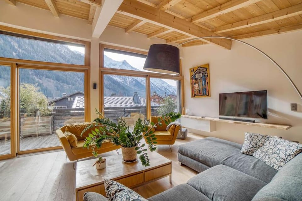 Communal lounge/ TV room, Natural landscape, TV and multimedia, Mountain view