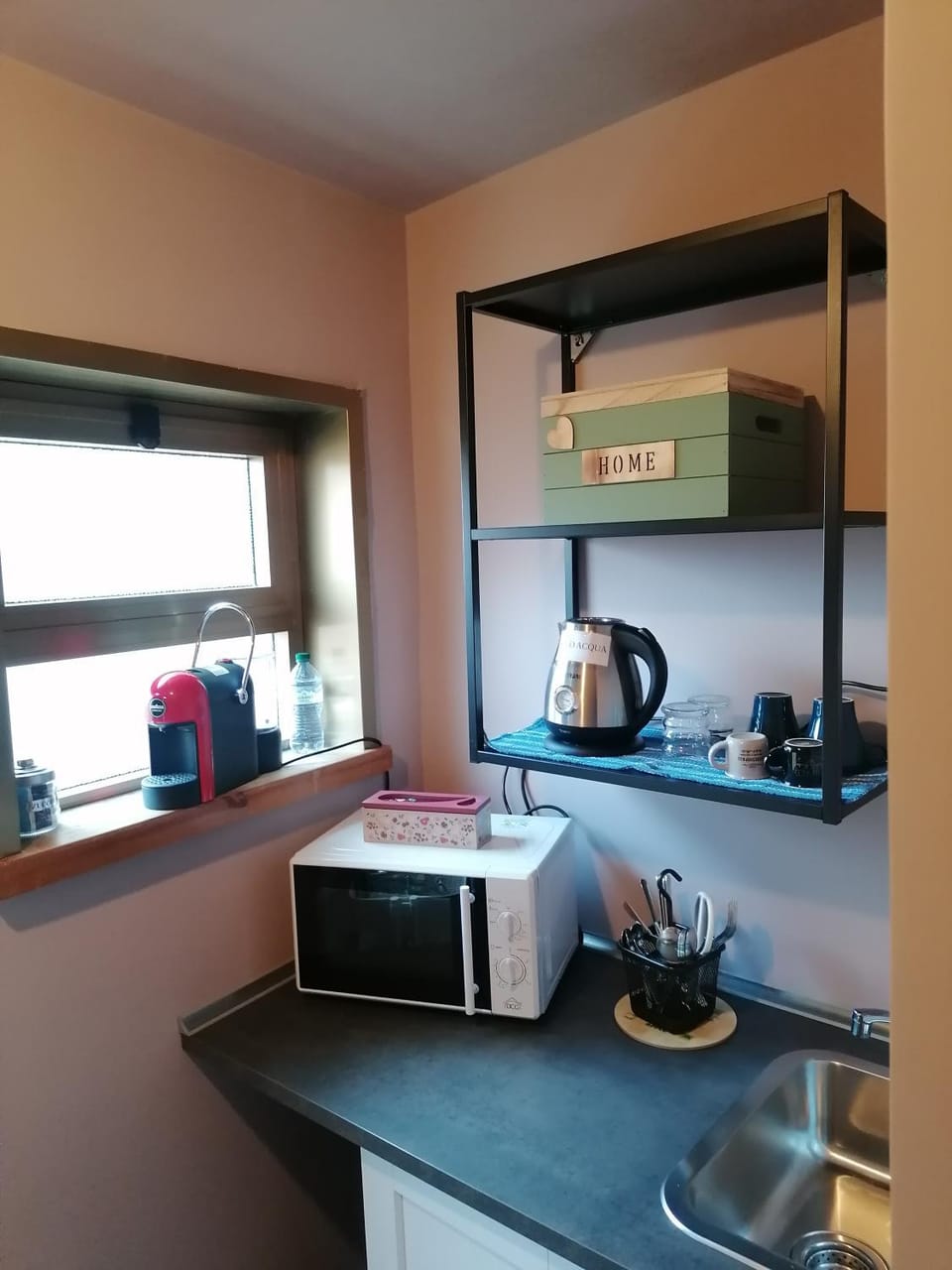 Coffee/tea facilities, minibar, pet friendly