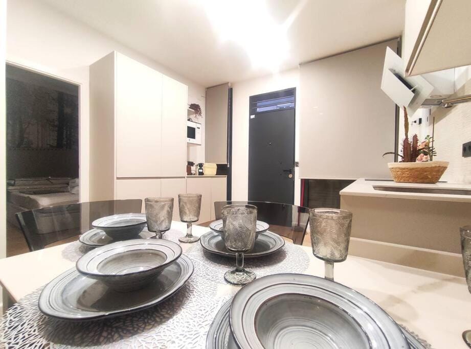 Kitchen or kitchenette, Living room, Seating area, Dining area
