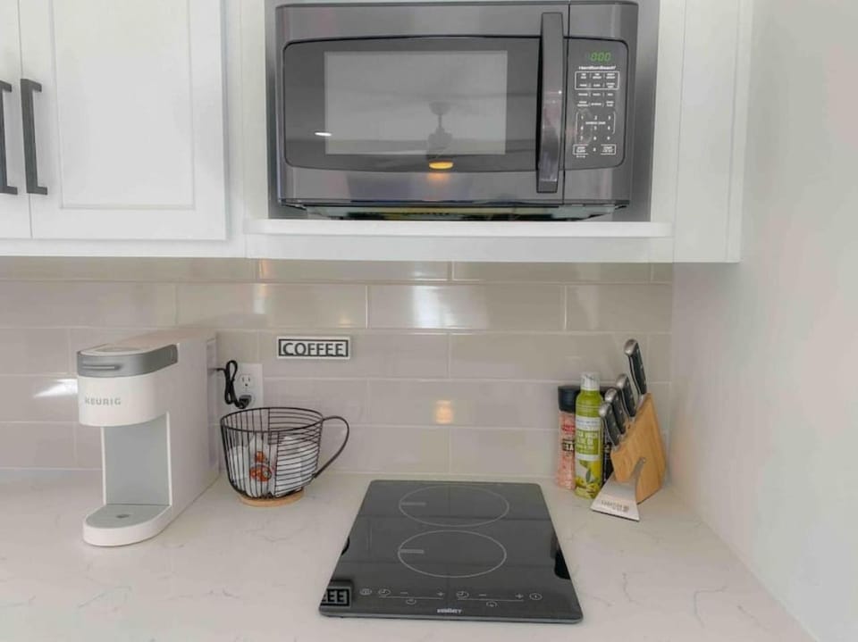 Kitchen or kitchenette, oven