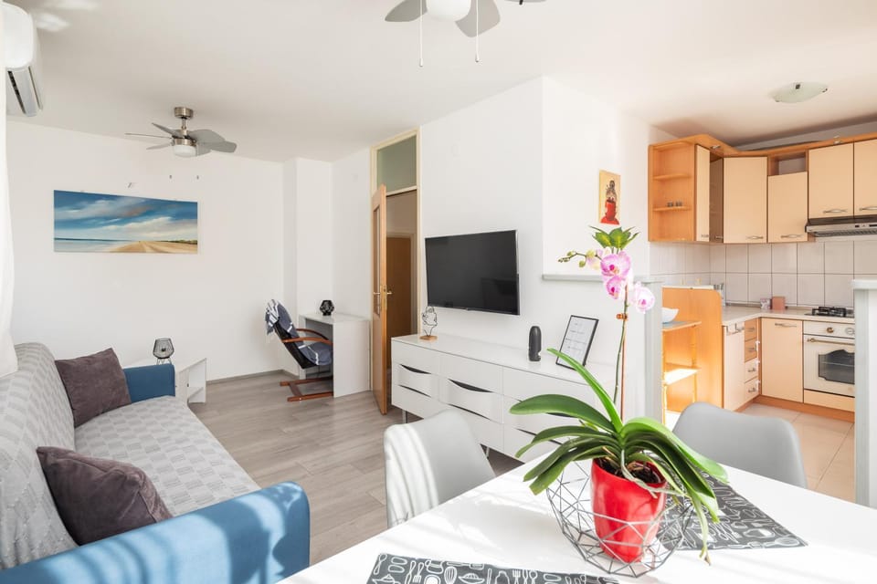 TV and multimedia, Kitchen or kitchenette, Living room, Seating area, Dining area, dishwasher, fireplace, minibar, pet friendly, stove