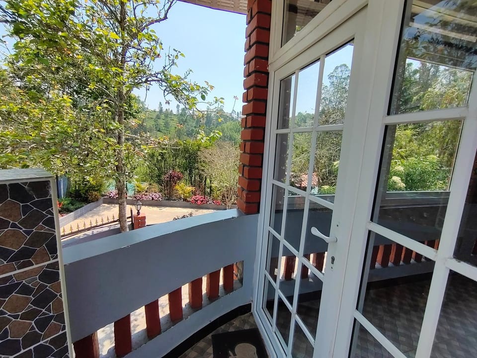 Property building, View (from property/room), Balcony/Terrace