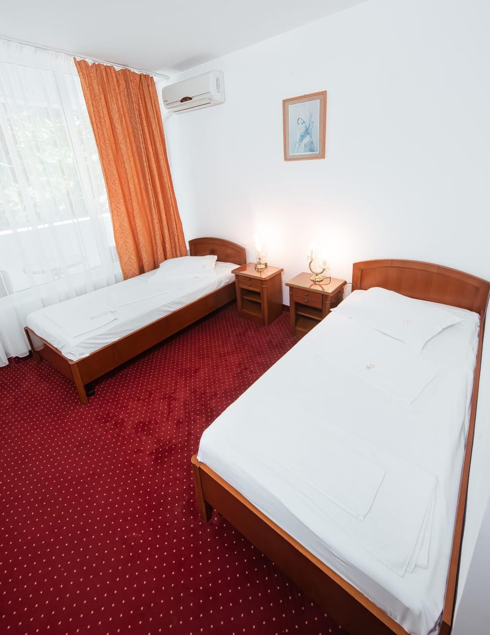 Bed, Photo of the whole room, Bedroom, towels, air conditioner