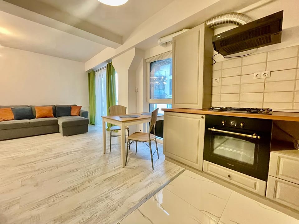Kitchen or kitchenette, Seating area, Dining area, pet friendly, stove