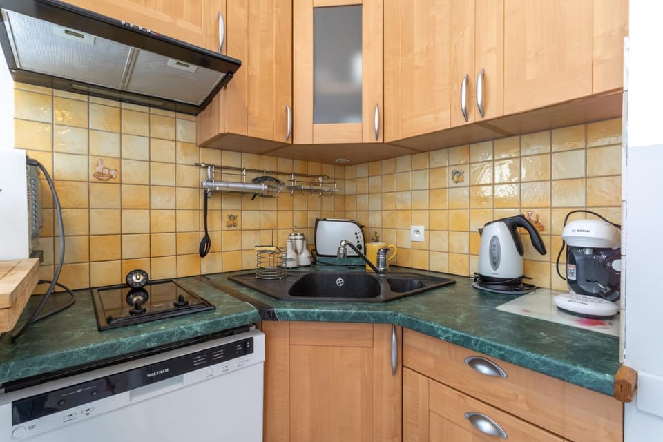Kitchen or kitchenette, Living room