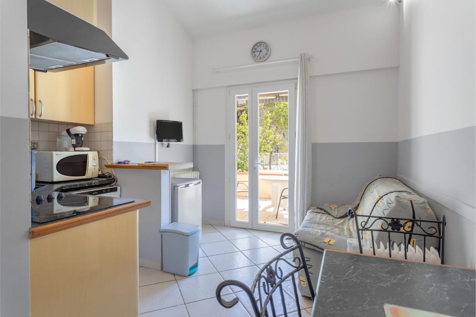 Property building, Kitchen or kitchenette, Living room