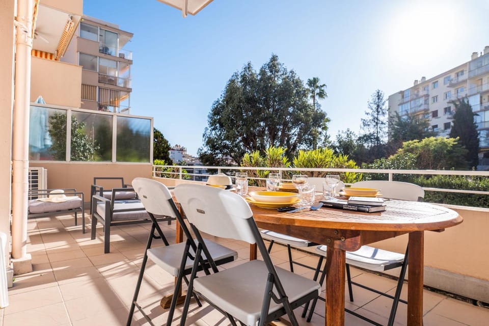 View (from property/room), Balcony/Terrace, Dining area