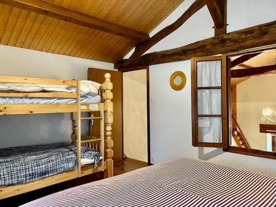 Maison Paisible avec Etang Privé House in Nouvelle-Aquitaine