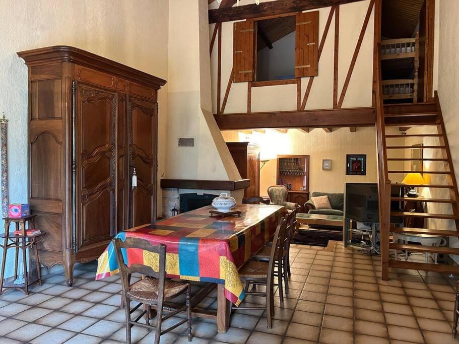 Maison Paisible avec Etang Privé House in Nouvelle-Aquitaine