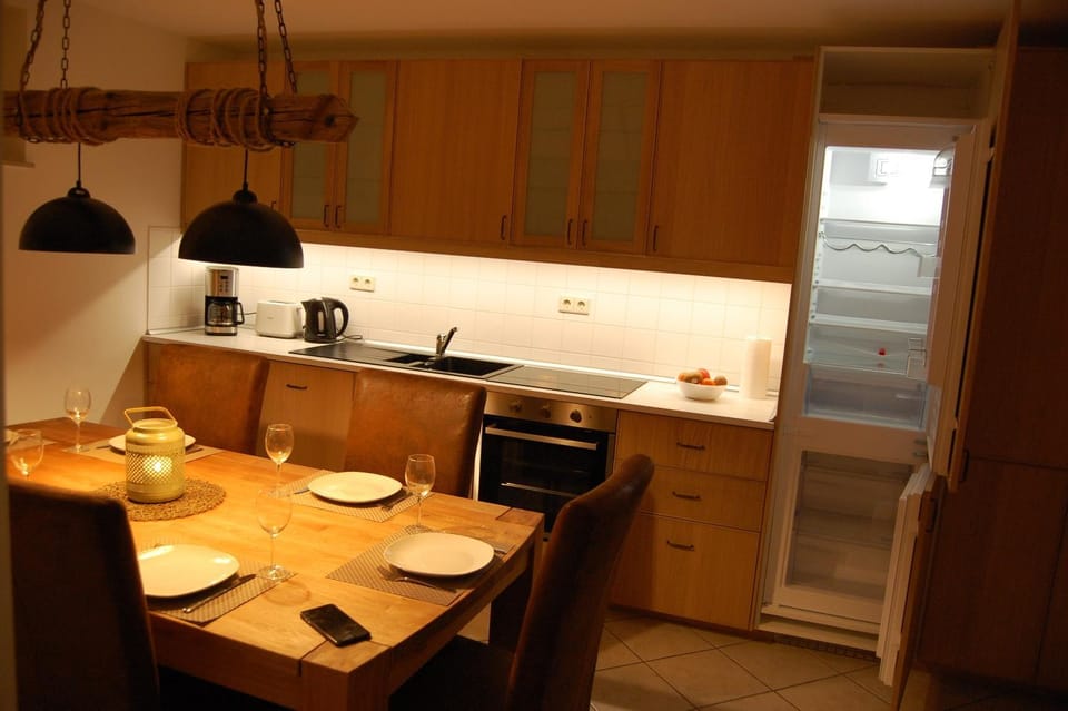 Kitchen or kitchenette, Kitchen or kitchenette