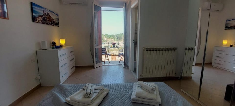 Balcony/Terrace, Bedroom, air conditioner