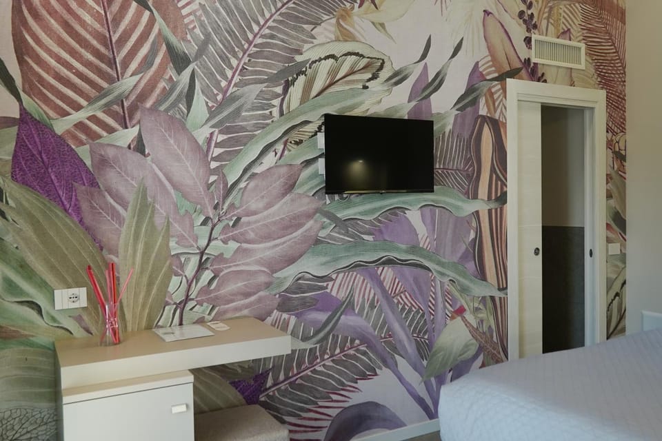 TV and multimedia, Decorative detail, Bedroom, minibar